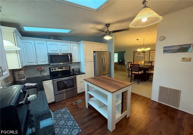 Photo 2 of Manufactured home for sale at 3165 Bunny Run Dr, North Fort Myers, FL 33917 | MLS# 2026041513 | Listing updated on 2026-10-02