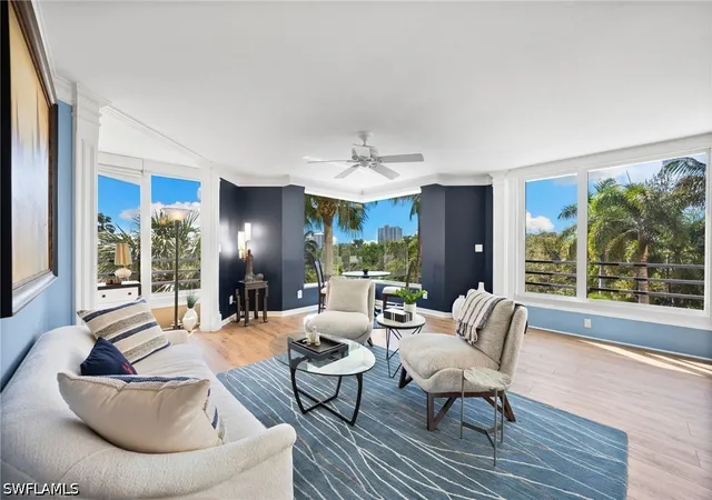 Listing Photo 5 - Condo for sale in building located at 5555 Heron Pt Dr, Naples, FL 34108 - Unit #302
