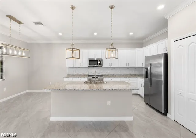Photo 4 of Single family home for sale at 11884 Arbor Tr Dr, Fort Myers, FL 33913 | MLS# 2026041677 | Listing updated on 2026-10-07