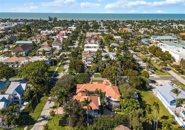 Listing Photo 2 - Condo for sale in building located at 611 10Th Ave S, Naples, FL 34102 - Unit #B2
