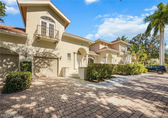 Listing Photo 4 - Condo for sale in building located at 611 10Th Ave S, Naples, FL 34102 - Unit #B2