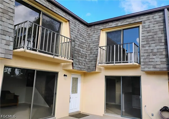Townhouse for sale at 3290 Sandlewood Ln #3, Fort Myers, FL 33907 | MLS# 2026041684