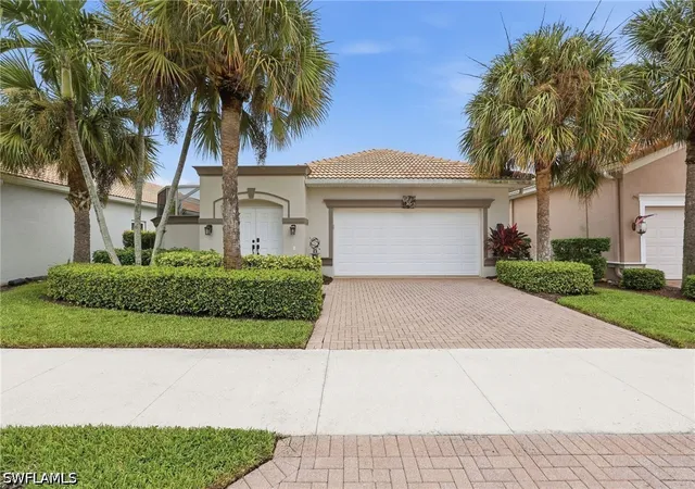 Photo 1 of Single family home for sale at 104 Glen Eagle Cir, Naples, FL 34104 | MLS# 226035420 | Listing updated on 2026-10-06