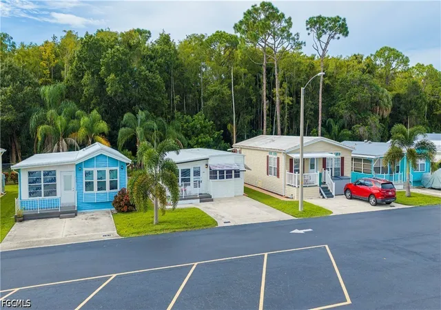 Photo 2 of Manufactured home for sale at 310 Fountain View Blvd, North Fort Myers, FL 33903 | MLS# 2026041733 | Listing updated on 2026-10-08