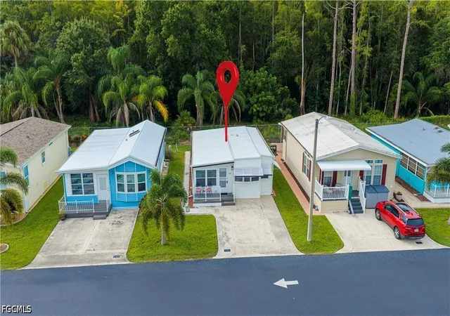 Photo 3 of Manufactured home for sale at 310 Fountain View Blvd, North Fort Myers, FL 33903 | MLS# 2026041733 | Listing updated on 2026-10-08