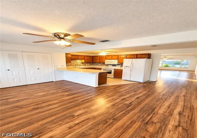Listing Photo 5 - Condo for sale in building located at 1304 S Brandywine Cir, Fort Myers, FL 33919 - Unit #3