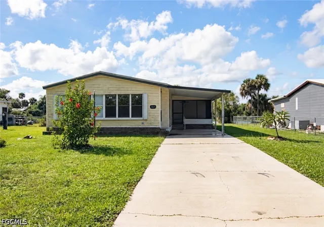 Photo 1 of Manufactured home for sale at 2425 Zoysia Ln, North Fort Myers, FL 33917 | MLS# 2026041859 | Listing updated on 2026-10-07