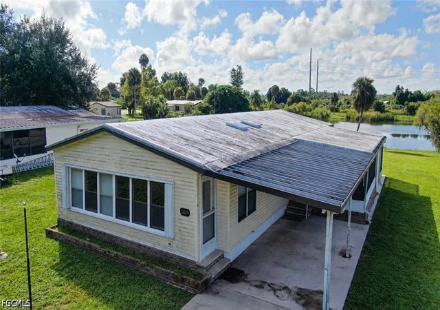 Photo 2 of Manufactured home for sale at 2425 Zoysia Ln, North Fort Myers, FL 33917 | MLS# 2026041859 | Listing updated on 2026-10-07