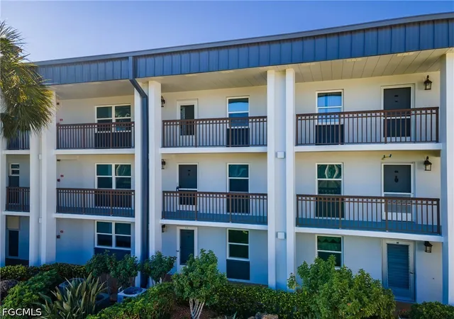 Photo 4 of Condo for sale at 1740 Pine Valley Dr #210, Fort Myers, FL 33907 | MLS# 2026041868 | Listing updated on 2026-10-05