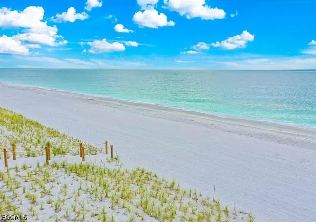 Listing Photo 4 - Condo for sale in building located at 1414 Bch Cottages, Captiva, FL 33924