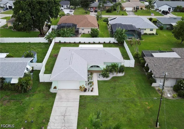 Photo 1 of Single family home for sale at 3820 Se 10th Place, Cape Coral, FL 33904 | MLS# 2026042008 | Listing updated on 2026-10-06