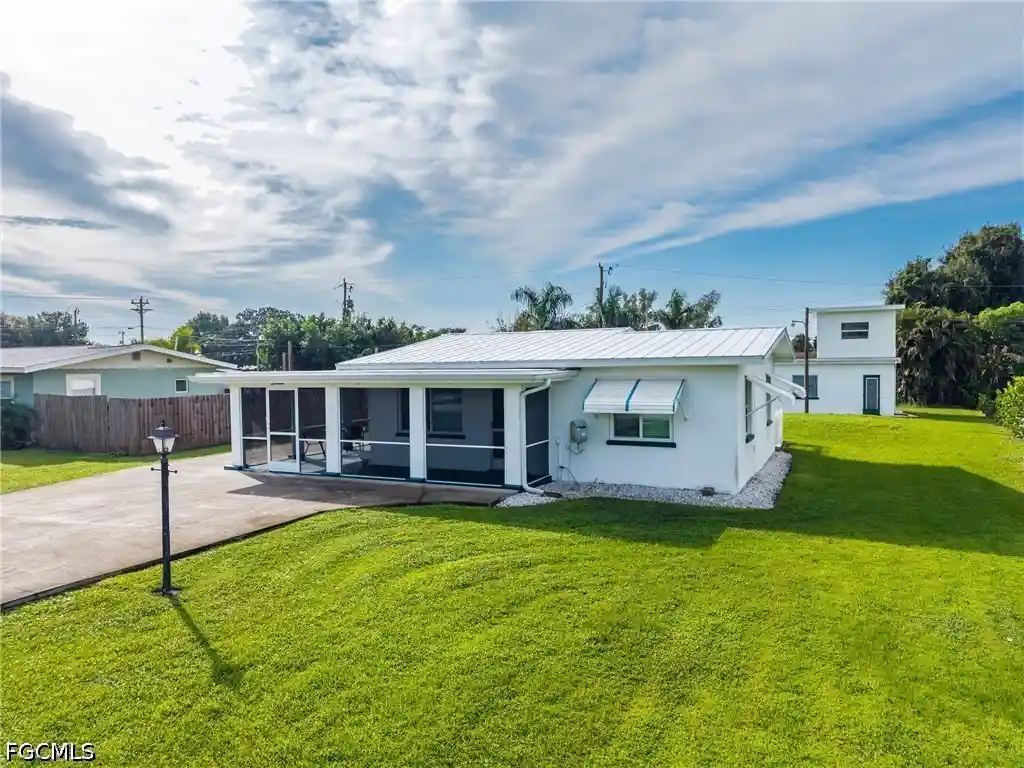 Photo 1 of Single family home for sale at 17 Victoria Dr, North Fort Myers, FL 33917 | MLS# 2026042024 | Listing updated on 2026-10-29