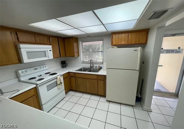 Listing Photo 5 - Condo for sale in building located at 4926 Vincennes St, Cape Coral, FL 33904 - Unit #1-3