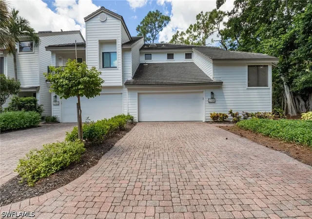 Photo 2 of Townhouse for sale at 27100 Oakwood Lake Dr, Bonita Springs, FL 34134 | MLS# 226029391 | Listing updated on 2026-10-06