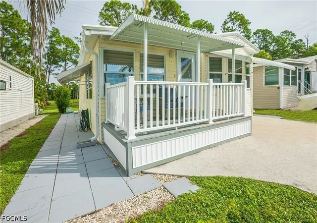 Photo 2 of Manufactured home for sale at 253 Caravan Cir, North Fort Myers, FL 33903 | MLS# 2026042127 | Listing updated on 2026-10-08