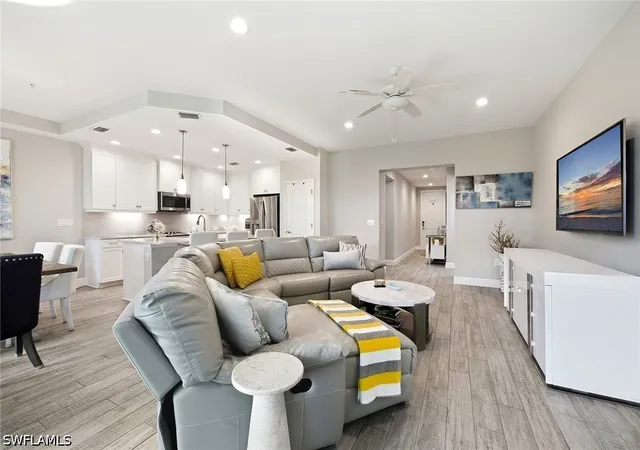 Listing Photo 5 - Condo for sale in building located at 2318 Sawyers Hl Rd, Naples, FL 34120 - Unit #103