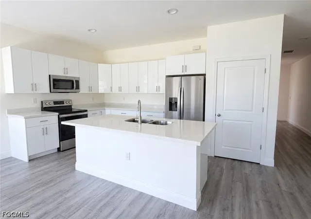 Photo 2 of Single family home for sale at 8003 Marsh Cir, Labelle, FL 33935 | MLS# 2026042142 | Listing updated on 2026-10-06