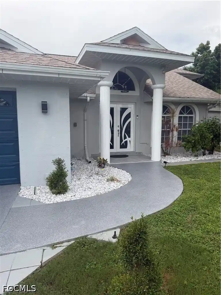 Photo 1 of Single family home for sale at 401 Hibiscus Ave, Lehigh Acres, FL 33972 | MLS# 2026042151 | Listing updated on 2026-10-23