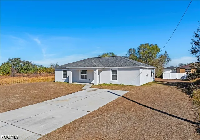 Photo 3 of Single family home for sale at 9018 Penny Cir, Labelle, FL 33935 | MLS# 2026042161 | Listing updated on 2026-10-06