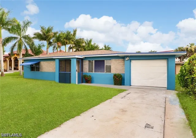 Photo 3 of Single family home for sale at 2055 Maravilla Cir, Fort Myers, FL 33901 | MLS# 226036333 | Listing updated on 2026-10-07