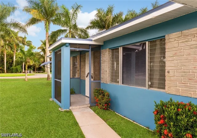 Photo 3 of Single family home for sale at 2055 Maravilla Cir, Fort Myers, FL 33901 | MLS# 226036333 | Listing updated on 2026-10-07
