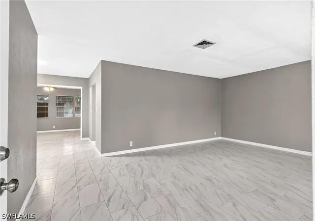 Photo 4 of Single family home for sale at 2055 Maravilla Cir, Fort Myers, FL 33901 | MLS# 226036333 | Listing updated on 2026-10-07