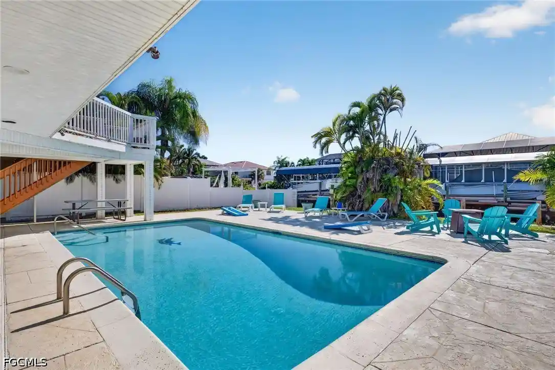 Photo 1 of Single family home for sale at 220 Curlew St, Fort Myers Beach, FL 33931 | MLS# 2026042708 | Listing updated on 2026-10-24