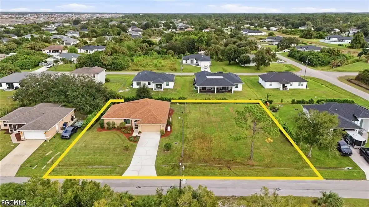 Single family home for sale at 6138 Laurelwood Dr, Fort Myers, FL 33905 | MLS# 2026043257 | Listing updated on 2026-10-29