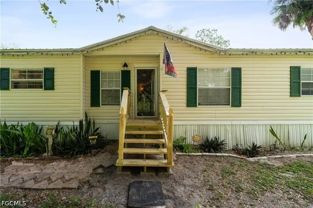 Manufactured home for sale at 565 S Fronda St, Clewiston, FL 33440 | MLS# 2026043548