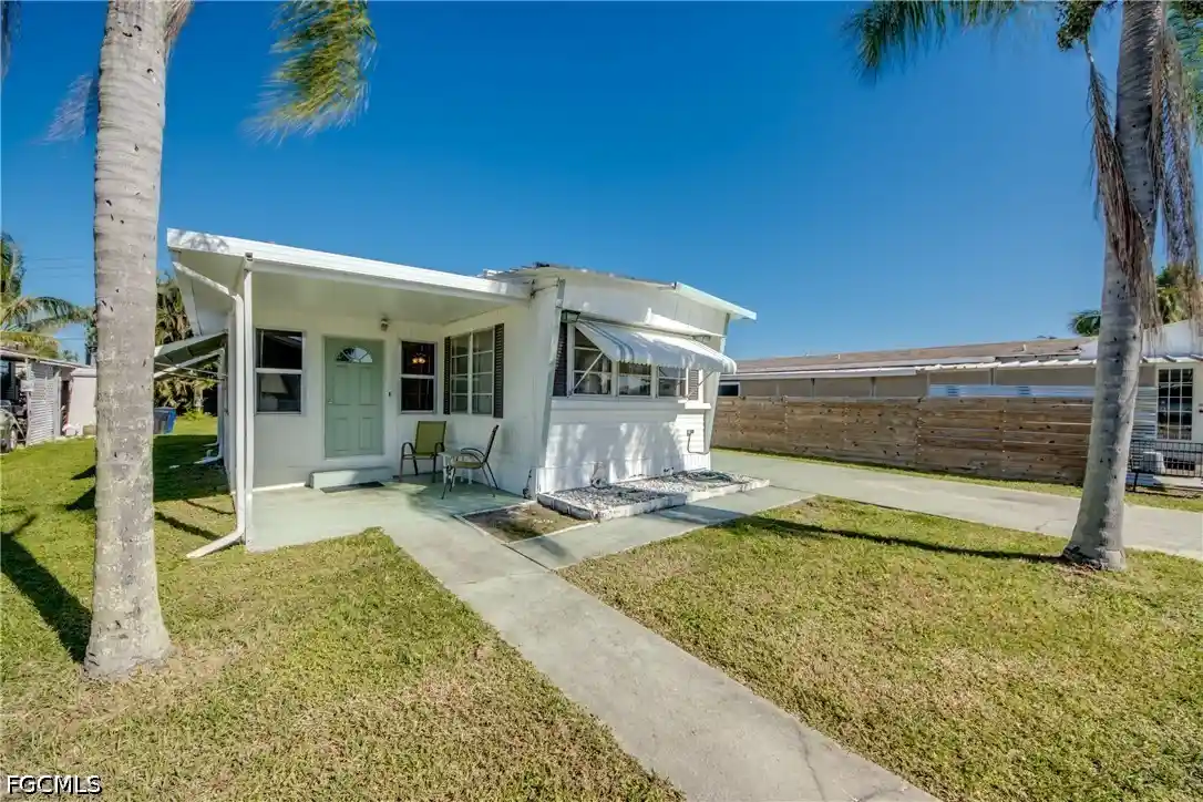 Photo 1 of Manufactured home for sale at 123 Amber Ave, North Fort Myers, FL 33917 | MLS# 2026043645 | Listing updated on 2026-10-26