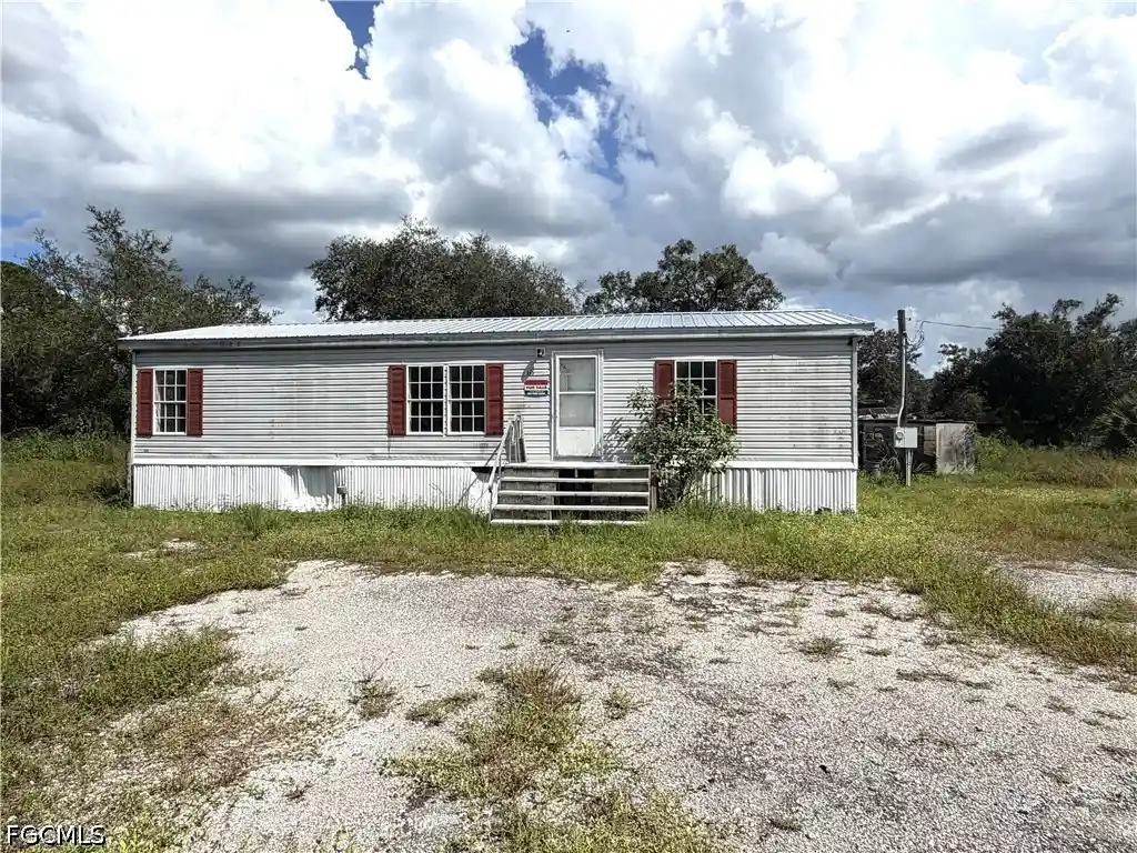 Manufactured home for sale at 135 S Olivo St, Clewiston, FL 33440 | MLS# 2026043983