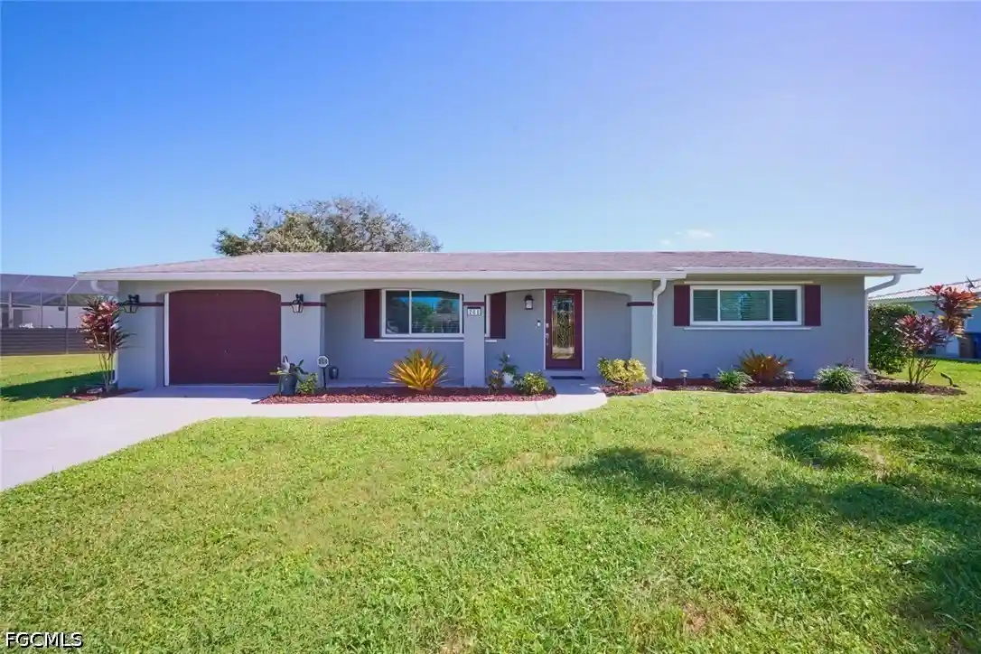Photo 1 of Single family home for sale at 208 S Lake Dr, Lehigh Acres, FL 33936 | MLS# 2026044607 | Listing updated on 2026-10-23