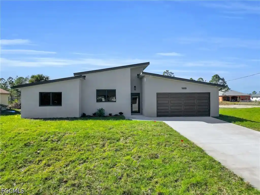 Photo 1 of Single family home for sale at 1009 State Ave, Lehigh Acres, FL 33972 | MLS# 2026044632 | Listing updated on 2026-10-23