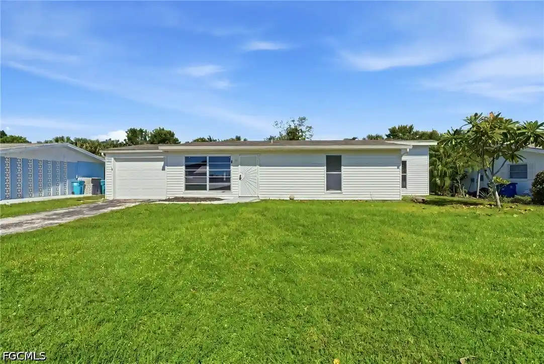 Photo 1 of Single family home for sale at 871 Lake Mcgregor Dr, Fort Myers, FL 33919 | MLS# 2026044696 | Listing updated on 2026-10-26