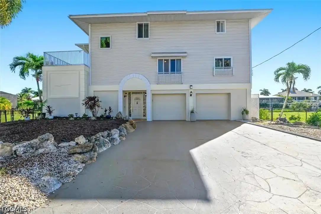 Photo 1 of Single family home for sale at 17911 Grey Heron Ct, Fort Myers Beach, FL 33931 | MLS# 2026044943 | Listing updated on 2026-10-26