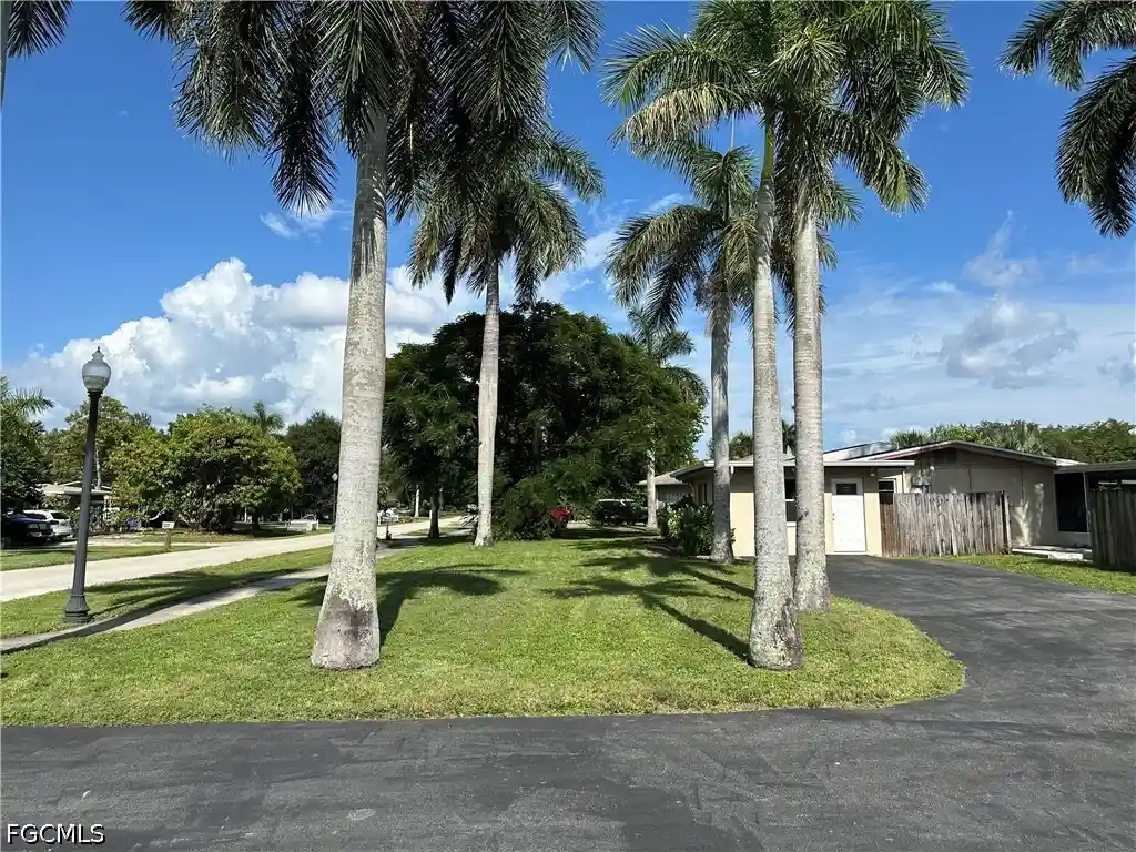 Photo 1 of Single family home for sale at 1306 Burtwood Dr, Fort Myers, FL 33901 | MLS# 2026045619 | Listing updated on 2026-10-30