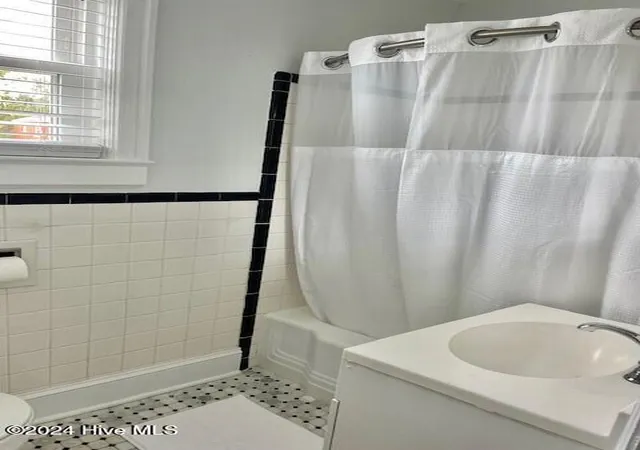 2nd image of 2940 Oleander Dr, Wilmington, NC 28403