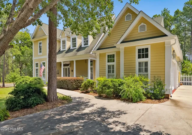 Photo 4 of Single family home for sale at 307 Lazar Ln, Southern Pines, NC 28387 | MLS# 100547272 | Listing updated on 2026-08-19