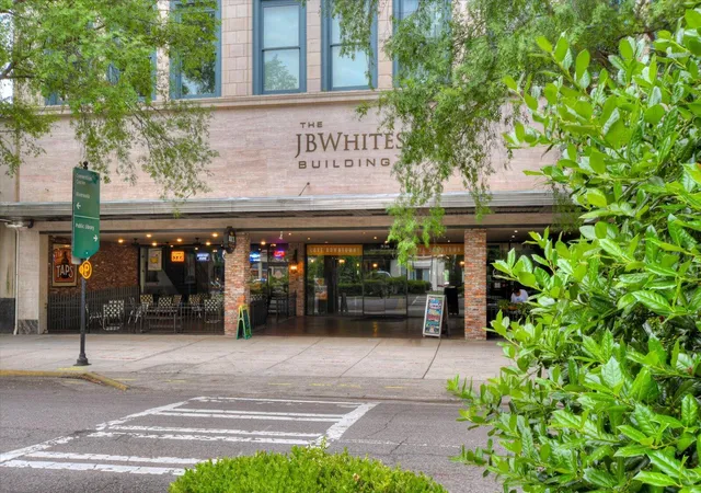 2nd image of 936 Broad St #304, Augusta, GA 30901 | MLS# 98250808
