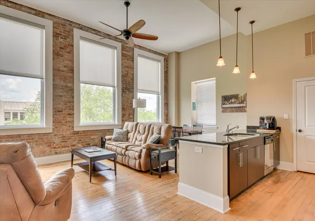 3rd image of 936 Broad St, Augusta, GA 30901