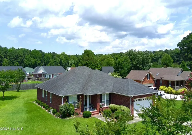 Photo 3 of Single family home for sale at 129 Hidden Pond Dr, New Bern, NC 28562 | MLS# 100587309 | Listing updated on 2026-09-18