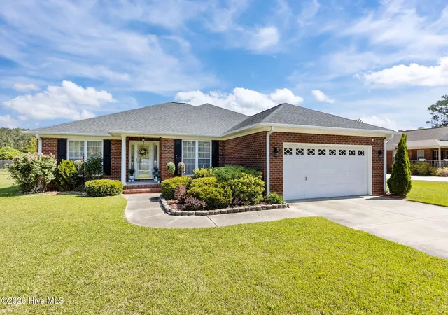 Photo 1 of Single family home for sale at 129 Hidden Pond Dr, New Bern, NC 28562 | MLS# 100587309 | Listing updated on 2026-09-18