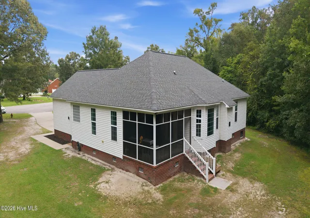 Photo 3 of Single family home for sale at 151 York St, Washington, NC 27889 | MLS# 100599668 | Listing updated on 2026-09-04
