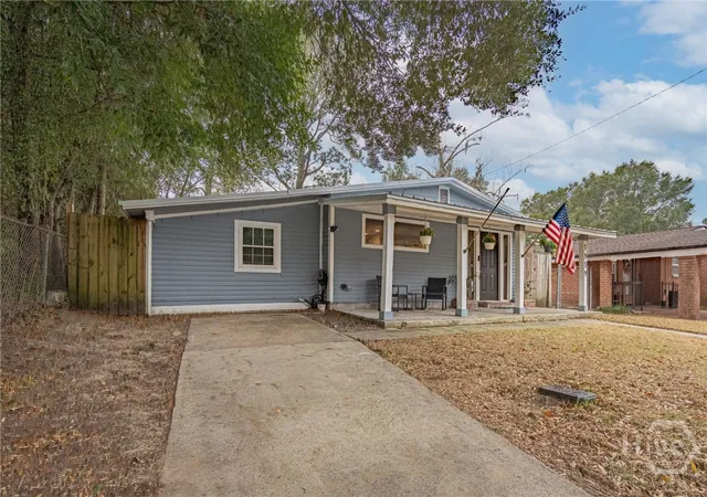 Photo 2 of Single family home for sale at 1919 E 51st Street, Savannah, GA 31404 | MLS# SA345767 | Listing updated on 2026-09-07