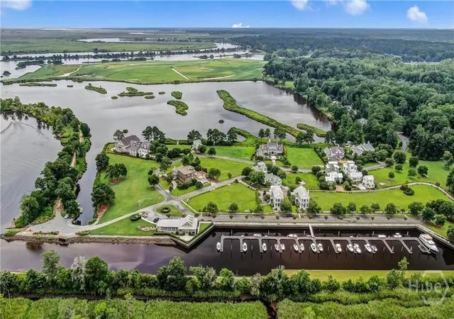 3rd image of 26 Riverview Dr, Richmond Hill, GA 31324 | MLS# SA358423