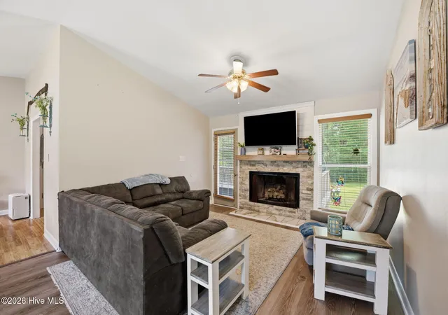 Photo 4 of Single family home for sale at 211 Nottingham Dr, Havelock, NC 28532 | MLS# 100584756 | Listing updated on 2026-10-08