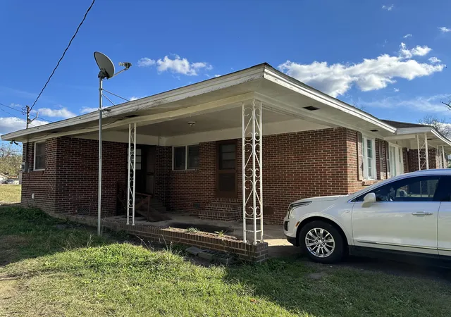 3rd image of 118 Alexander St, Crawfordville, GA 30631 | MLS# 98029936