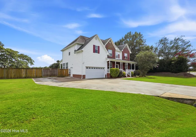 Photo 3 of Single family home for sale at 100 Farmington Dr, Richlands, NC 28574 | MLS# 100599959 | Listing updated on 2026-09-15