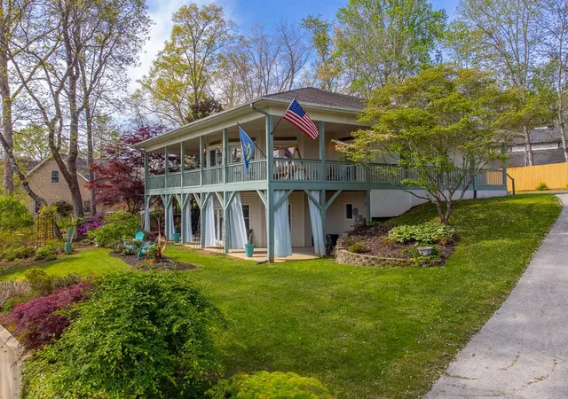 Homes for sale in Hayesville, NC | 218 Lakeshore Dr, Hayesville, NC 28904 | MLS# 98544381