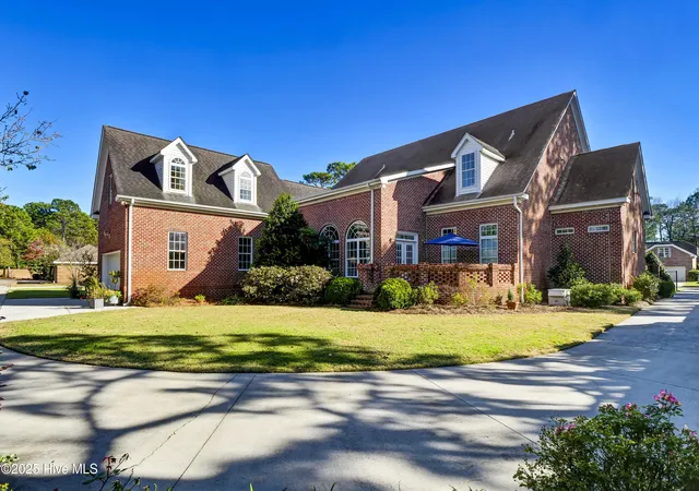 Photo 2 of Mansion for sale at 1929 Glen Meade Rd, Wilmington, NC 28403 | MLS# 100559823 | Listing updated on 2026-08-19